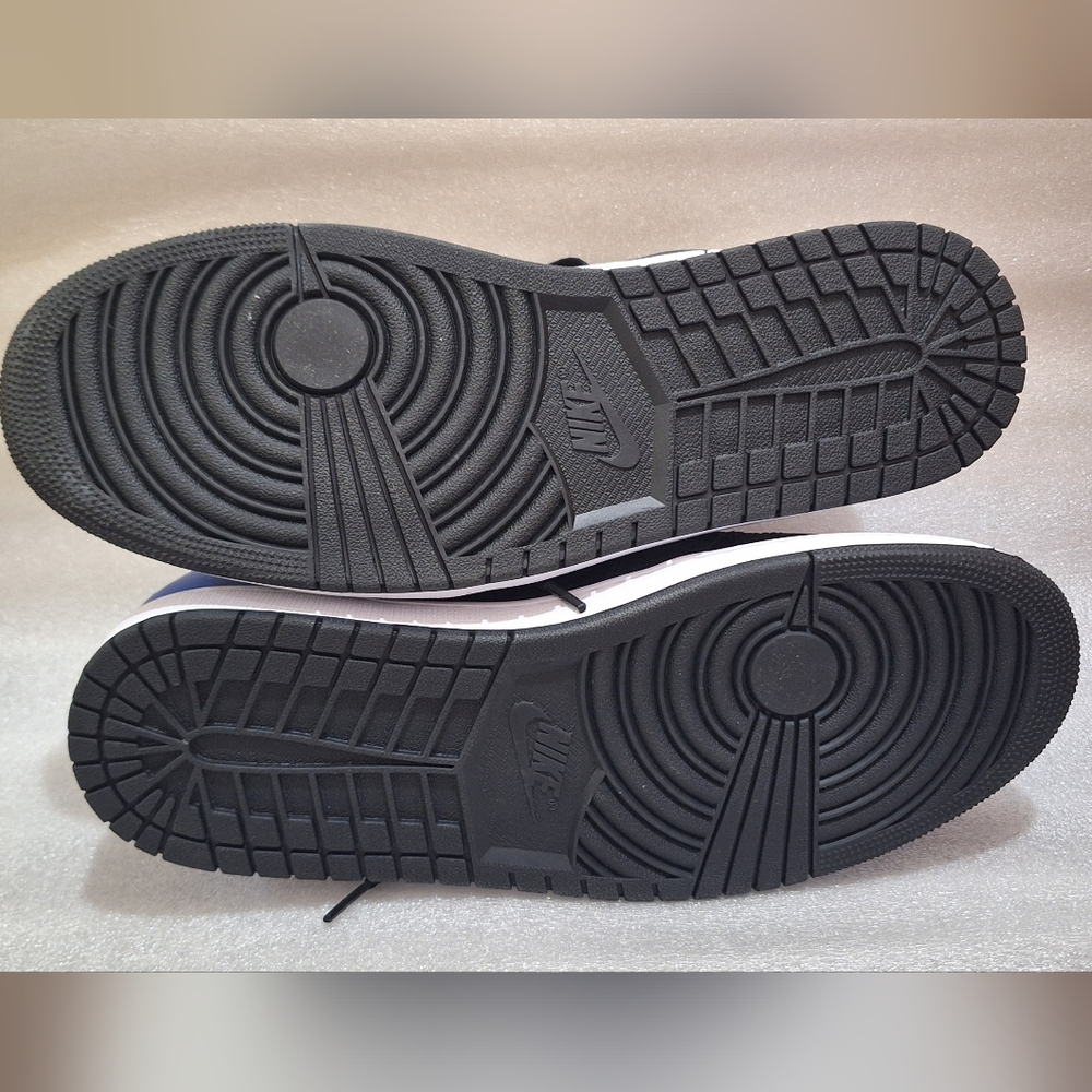 Air Jordan 1 Low - Picture 5 of 8